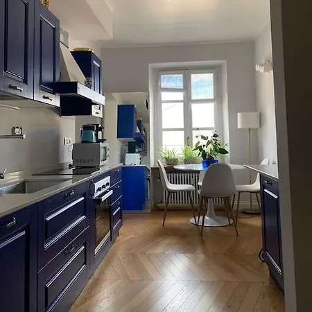 Apartment Parigino A *